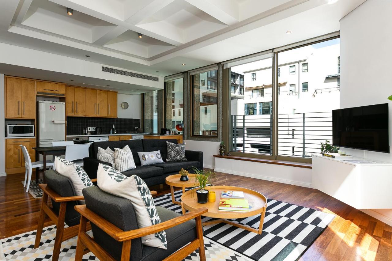 Appartement #705 Cartwright - Retro Chic *